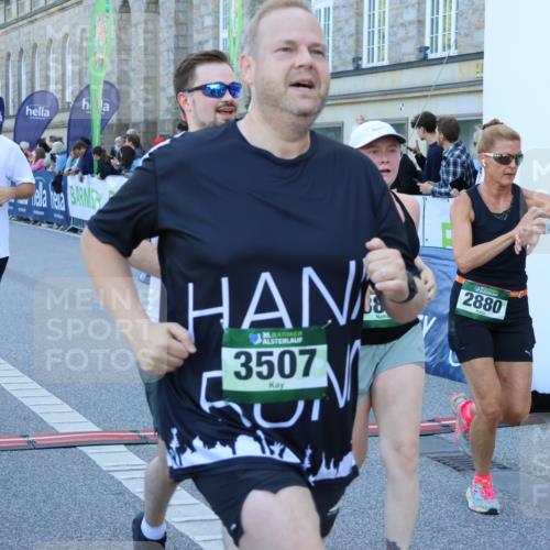 01.09.2024 - BARMER Alsterlauf Strokosch-Dieckow http://msf.ph/oto/6889977 01.09.2024 10:04:08 Ziel 2735, 2737, 2778, 2880, 3279, 3297, 3507, 3631, 3632, 3635, 3823, 3843, 4033, 4295, 4726, 5234, 8066, 8126 meine-sportfotos.de