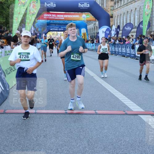 01.09.2024 - BARMER Alsterlauf Strokosch-Dieckow http://msf.ph/oto/6889994 01.09.2024 10:04:15 Ziel 2714, 3052, 3297, 3631, 3632, 3887, 3889, 4033, 4082, 4295, 4726, 4806, 4807, 5025, 8126 meine-sportfotos.de