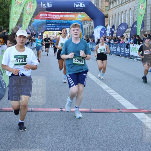 01.09.2024 - BARMER Alsterlauf Strokosch-Dieckow http://msf.ph/oto/6889996 01.09.2024 10:04:16 Ziel 2008, 2714, 3052, 3297, 3631, 3632, 3887, 3889, 4033, 4082, 4295, 4726, 4806, 4807, 5025, 8126 meine-sportfotos.de