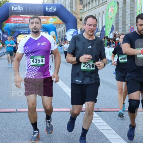 01.09.2024 - BARMER Alsterlauf Strokosch-Dieckow http://msf.ph/oto/6889999 01.09.2024 10:01:29 Ziel 2004, 2114, 2243, 2250, 2513, 2891, 3018, 3142, 3170, 3171, 3204, 3327, 3472, 3957, 3968, 4354, 4466, 4559, 4583, 4695, 5261, 5264 meine-sportfotos.de