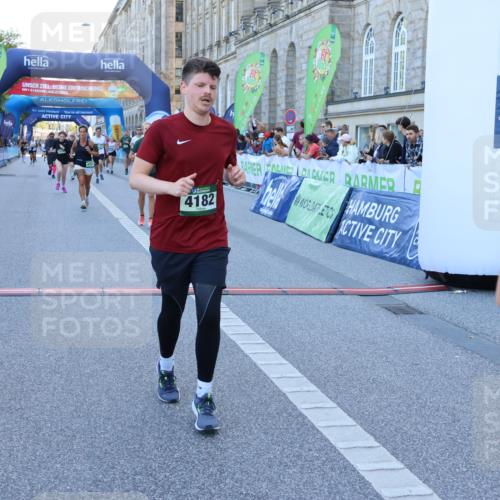 01.09.2024 - BARMER Alsterlauf Strokosch-Dieckow http://msf.ph/oto/6890023 01.09.2024 10:01:47 Ziel 2122, 2152, 2208, 2356, 2357, 2762, 2763, 2784, 3057, 3058, 3093, 3102, 3123, 3537, 3702, 4182, 4311, 4500, 4628, 4647, 4745, 4923, 5141, 5207 meine-sportfotos.de