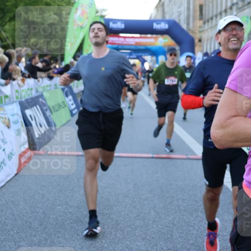 01.09.2024 - BARMER Alsterlauf Strokosch-Dieckow http://msf.ph/oto/6890054 01.09.2024 10:01:57 Ziel 2208, 2356, 2677, 2762, 2763, 2784, 3093, 3123, 3203, 3521, 3537, 3650, 3658, 3746, 3862, 4024, 4086, 4140, 4158, 4311, 4404, 4500, 4619, 4628, 4827, 5254, 8063 meine-sportfotos.de