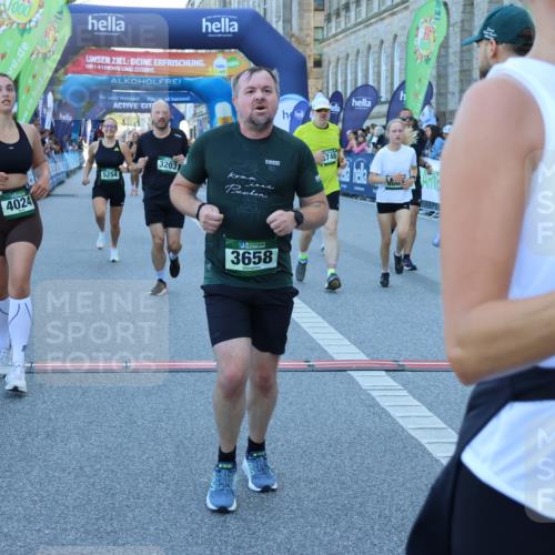 01.09.2024 - BARMER Alsterlauf Strokosch-Dieckow http://msf.ph/oto/6890064 01.09.2024 10:02:04 Ziel 2442, 2642, 2677, 2691, 2769, 2939, 3026, 3203, 3521, 3650, 3658, 3746, 3862, 4024, 4085, 4086, 4138, 4158, 4218, 4509, 4719, 4827, 4972, 5210, 5254, 5263, 8063, 8297 meine-sportfotos.de