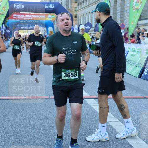 01.09.2024 - BARMER Alsterlauf Strokosch-Dieckow http://msf.ph/oto/6890065 01.09.2024 10:02:04 Ziel 2442, 2642, 2677, 2691, 2769, 2939, 3026, 3203, 3521, 3650, 3658, 3746, 3862, 4024, 4085, 4086, 4138, 4158, 4218, 4509, 4719, 4827, 4972, 5210, 5254, 5263, 8063, 8297 meine-sportfotos.de