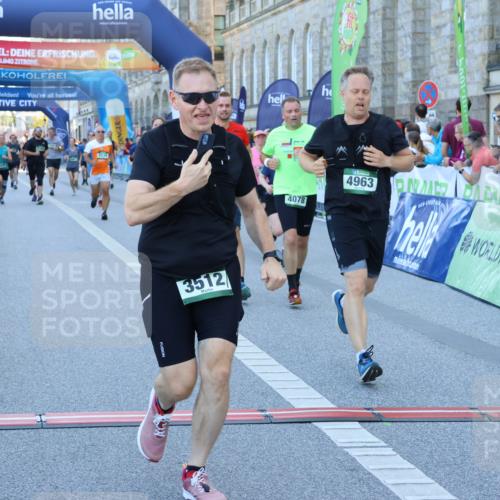 01.09.2024 - BARMER Alsterlauf Strokosch-Dieckow http://msf.ph/oto/6890079 01.09.2024 10:04:49 Ziel 2066, 2539, 2693, 3032, 3368, 3512, 3513, 3680, 3760, 3804, 3874, 3880, 3960, 4054, 4078, 4480, 4706, 4721, 4804, 4963, 5020, 5285 meine-sportfotos.de