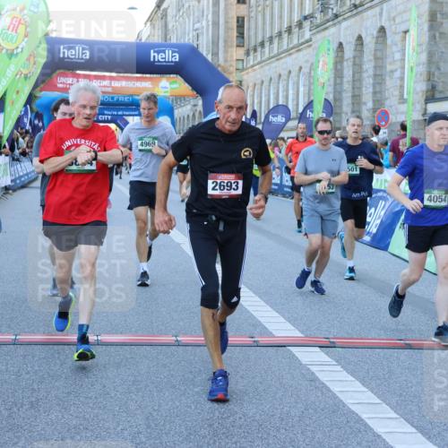 01.09.2024 - BARMER Alsterlauf Strokosch-Dieckow http://msf.ph/oto/6890103 01.09.2024 10:04:59 Ziel 2066, 2404, 2408, 2693, 3257, 3384, 3721, 3753, 3760, 3804, 3960, 4054, 4390, 4480, 4501, 4568, 4950, 4967, 4969, 5186, 5213, 5285, 8042 meine-sportfotos.de