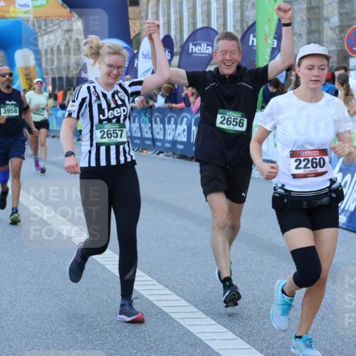 01.09.2024 - BARMER Alsterlauf Strokosch-Dieckow http://msf.ph/oto/6890106 01.09.2024 10:02:25 Ziel 2260, 2656, 2657, 2823, 3350, 3351, 3958, 4169, 4308, 4892, 5037, 8130 meine-sportfotos.de
