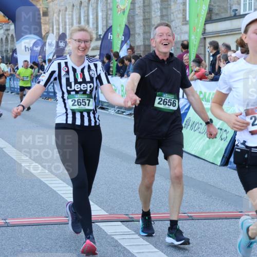 01.09.2024 - BARMER Alsterlauf Strokosch-Dieckow http://msf.ph/oto/6890112 01.09.2024 10:02:26 Ziel 2260, 2656, 2657, 2823, 3591, 3958, 3979, 4169, 4308, 4892, 5037, 8130 meine-sportfotos.de