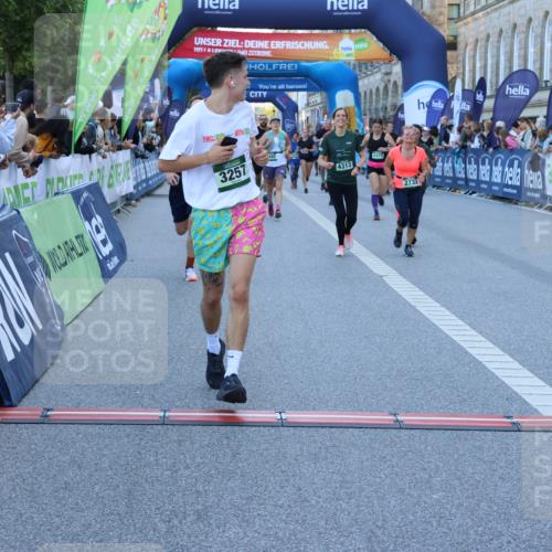 01.09.2024 - BARMER Alsterlauf Strokosch-Dieckow http://msf.ph/oto/6890114 01.09.2024 10:05:08 Ziel 2096, 2385, 2478, 2733, 2845, 3172, 3237, 3257, 3384, 3492, 3721, 3785, 3786, 4030, 4219, 4313, 4390, 4530, 4940, 4950, 4965, 8042, 8225 meine-sportfotos.de