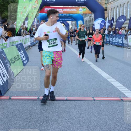 01.09.2024 - BARMER Alsterlauf Strokosch-Dieckow http://msf.ph/oto/6890116 01.09.2024 10:05:08 Ziel 2096, 2385, 2478, 2733, 2845, 3172, 3237, 3257, 3384, 3492, 3721, 3785, 3786, 4030, 4219, 4313, 4390, 4530, 4940, 4950, 4965, 8042, 8225 meine-sportfotos.de