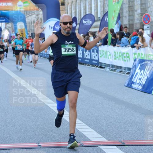 01.09.2024 - BARMER Alsterlauf Strokosch-Dieckow http://msf.ph/oto/6890117 01.09.2024 10:02:28 Ziel 2098, 2099, 2112, 2260, 2656, 2657, 2823, 3591, 3958, 3979, 4169, 4308, 4703, 4892, 5033, 5037 meine-sportfotos.de