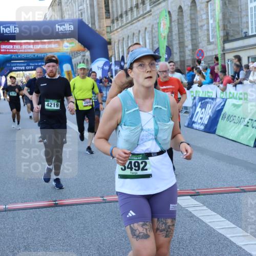 01.09.2024 - BARMER Alsterlauf Strokosch-Dieckow http://msf.ph/oto/6890128 01.09.2024 10:05:14 Ziel 2096, 2385, 2478, 2494, 2733, 2748, 2845, 3172, 3237, 3492, 3740, 3785, 3786, 3985, 4030, 4042, 4094, 4219, 4313, 4421, 4530, 4616, 4660, 4940, 4965, 5154, 8225 meine-sportfotos.de