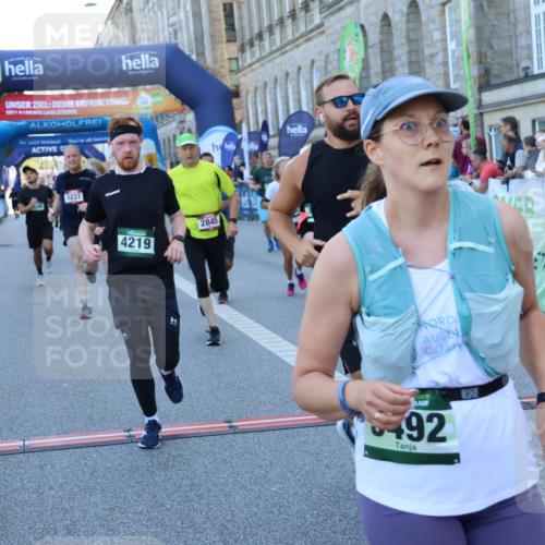 01.09.2024 - BARMER Alsterlauf Strokosch-Dieckow http://msf.ph/oto/6890130 01.09.2024 10:05:15 Ziel 2096, 2478, 2494, 2748, 2845, 3172, 3232, 3237, 3492, 3740, 3785, 3786, 3985, 4030, 4042, 4094, 4219, 4421, 4530, 4616, 4660, 4940, 4965, 5154, 8225 meine-sportfotos.de