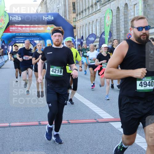 01.09.2024 - BARMER Alsterlauf Strokosch-Dieckow http://msf.ph/oto/6890132 01.09.2024 10:05:15 Ziel 2096, 2478, 2494, 2748, 2845, 3172, 3232, 3237, 3492, 3740, 3785, 3786, 3985, 4030, 4042, 4094, 4219, 4421, 4530, 4616, 4660, 4940, 4965, 5154, 8225 meine-sportfotos.de