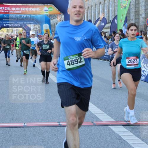 01.09.2024 - BARMER Alsterlauf Strokosch-Dieckow http://msf.ph/oto/6890143 01.09.2024 10:02:34 Ziel 2098, 2099, 2112, 2134, 2185, 2210, 2274, 2740, 2823, 3046, 3051, 3163, 3226, 3284, 3393, 3523, 3591, 3860, 3928, 3979, 3986, 4106, 4169, 4216, 4308, 4406, 4703, 4892, 4906, 5033, 5037, 5238, 8011 meine-sportfotos.de