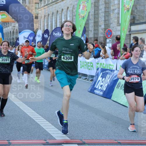01.09.2024 - BARMER Alsterlauf Strokosch-Dieckow http://msf.ph/oto/6890145 01.09.2024 10:02:35 Ziel 2098, 2099, 2112, 2134, 2185, 2210, 2274, 2740, 2823, 3046, 3051, 3163, 3226, 3284, 3393, 3523, 3591, 3860, 3928, 3979, 3986, 4106, 4169, 4216, 4308, 4406, 4703, 4841, 4892, 4906, 5033, 5145, 5238, 8011, 8296 meine-sportfotos.de
