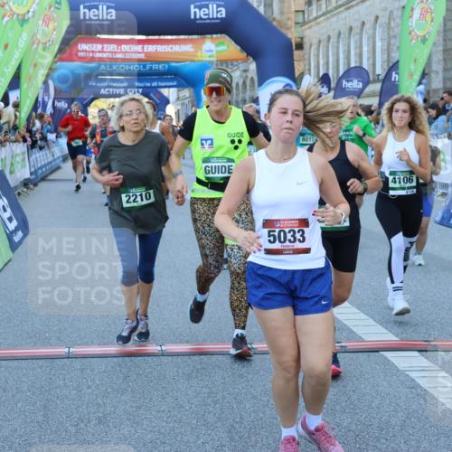 01.09.2024 - BARMER Alsterlauf Strokosch-Dieckow http://msf.ph/oto/6890162 01.09.2024 10:02:39 Ziel 2098, 2099, 2112, 2134, 2185, 2210, 2274, 2555, 2740, 3046, 3051, 3072, 3163, 3226, 3284, 3373, 3393, 3523, 3591, 3805, 3860, 3928, 3979, 3986, 4106, 4175, 4176, 4216, 4378, 4406, 4507, 4703, 4841, 4906, 5033, 5145, 5238, 8011, 8296 meine-sportfotos.de