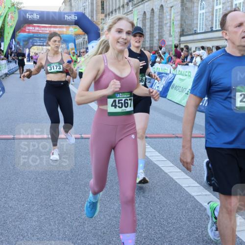 01.09.2024 - BARMER Alsterlauf Strokosch-Dieckow http://msf.ph/oto/6890167 01.09.2024 10:05:32 Ziel 2041, 2147, 2219, 2239, 2368, 2393, 2488, 2489, 2589, 2672, 2966, 3023, 3100, 3173, 3601, 3602, 3745, 3812, 4566, 4567, 4901, 8226 meine-sportfotos.de