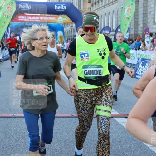 01.09.2024 - BARMER Alsterlauf Strokosch-Dieckow http://msf.ph/oto/6890168 01.09.2024 10:02:40 Ziel 2098, 2099, 2112, 2134, 2185, 2210, 2274, 2555, 2740, 3046, 3051, 3072, 3163, 3226, 3284, 3308, 3373, 3393, 3523, 3805, 3860, 3928, 3986, 4106, 4175, 4176, 4216, 4378, 4406, 4507, 4703, 4841, 4906, 5033, 5145, 5238, 8011, 8296 meine-sportfotos.de