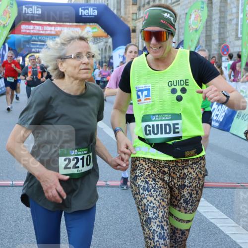 01.09.2024 - BARMER Alsterlauf Strokosch-Dieckow http://msf.ph/oto/6890170 01.09.2024 10:02:41 Ziel 2112, 2134, 2185, 2210, 2274, 2555, 2740, 2884, 3046, 3051, 3072, 3163, 3226, 3284, 3308, 3373, 3393, 3523, 3805, 3860, 3928, 3986, 4106, 4175, 4176, 4216, 4378, 4406, 4507, 4841, 4906, 5033, 5145, 5238, 8011, 8296 meine-sportfotos.de