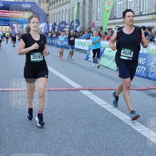 01.09.2024 - BARMER Alsterlauf Strokosch-Dieckow http://msf.ph/oto/6890193 01.09.2024 10:02:54 Ziel 2227, 2275, 2790, 2884, 3162, 3228, 3465, 3593, 3759, 4026, 4046, 4912, 4966, 4977, 5131, 8215, 8244 meine-sportfotos.de