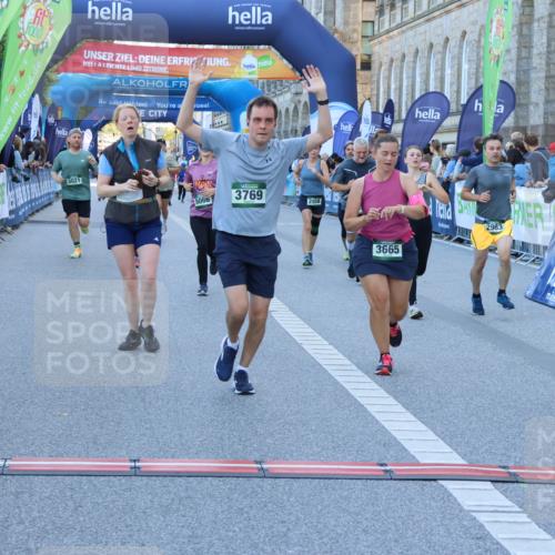 01.09.2024 - BARMER Alsterlauf Strokosch-Dieckow http://msf.ph/oto/6890225 01.09.2024 10:06:00 Ziel 2170, 2265, 2292, 2499, 2592, 2858, 2892, 2983, 3005, 3331, 3444, 3514, 3627, 3665, 3769, 4517, 4798, 4801, 4854, 5021, 5022, 5066, 5067, 5180 meine-sportfotos.de