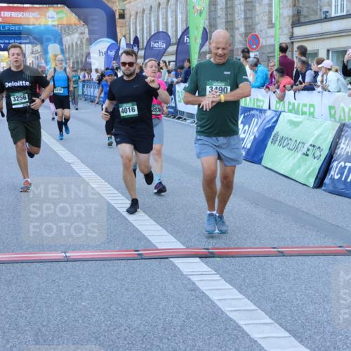 01.09.2024 - BARMER Alsterlauf Strokosch-Dieckow http://msf.ph/oto/6890253 01.09.2024 10:06:11 Ziel 2076, 2214, 2418, 2739, 2892, 3161, 3256, 3299, 3436, 3490, 3514, 3944, 4016, 4060, 4465, 5067, 5160, 8027, 8359 meine-sportfotos.de