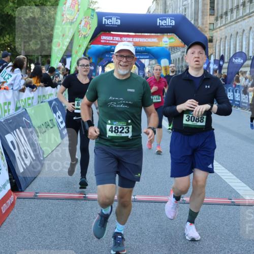 01.09.2024 - BARMER Alsterlauf Strokosch-Dieckow http://msf.ph/oto/6890305 01.09.2024 10:06:43 Ziel 2018, 2182, 2213, 2853, 2948, 3008, 3088, 3168, 3263, 3292, 3293, 3443, 3458, 3781, 4202, 4362, 4364, 4365, 4366, 4522, 4674, 4819, 4823, 5113, 8324 meine-sportfotos.de