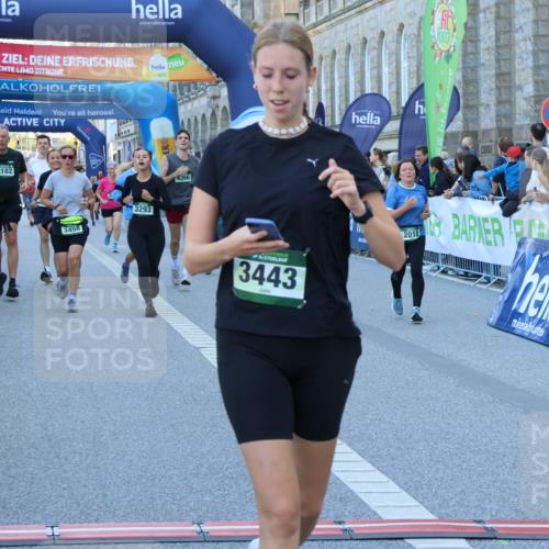 01.09.2024 - BARMER Alsterlauf Strokosch-Dieckow http://msf.ph/oto/6890316 01.09.2024 10:06:48 Ziel 2018, 2182, 2937, 2948, 3008, 3168, 3292, 3293, 3443, 3458, 3592, 3613, 3781, 3867, 4362, 4364, 4365, 4366, 4674, 4819, 4925, 5008, 5113, 8323 meine-sportfotos.de