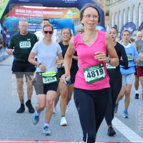 01.09.2024 - BARMER Alsterlauf Strokosch-Dieckow http://msf.ph/oto/6890324 01.09.2024 10:06:52 Ziel 2018, 2182, 2937, 2948, 3292, 3293, 3458, 3592, 3613, 3781, 3867, 4009, 4362, 4364, 4365, 4366, 4819, 4925, 4931, 5008, 8323 meine-sportfotos.de