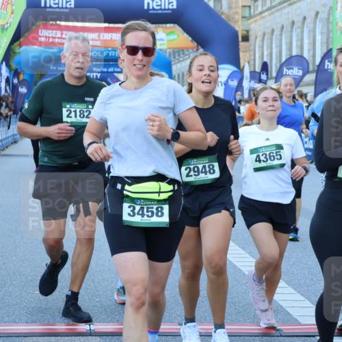 01.09.2024 - BARMER Alsterlauf Strokosch-Dieckow http://msf.ph/oto/6890327 01.09.2024 10:06:53 Ziel 2018, 2182, 2937, 2948, 3292, 3293, 3458, 3592, 3613, 3781, 3849, 3867, 4009, 4362, 4364, 4365, 4366, 4819, 4925, 4931, 5008, 5227, 8323 meine-sportfotos.de