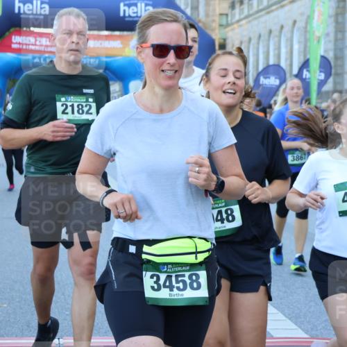 01.09.2024 - BARMER Alsterlauf Strokosch-Dieckow http://msf.ph/oto/6890330 01.09.2024 10:06:53 Ziel 2018, 2182, 2937, 2948, 3292, 3293, 3458, 3592, 3613, 3781, 3849, 3867, 4009, 4362, 4364, 4365, 4366, 4819, 4925, 4931, 5008, 5227, 8323 meine-sportfotos.de