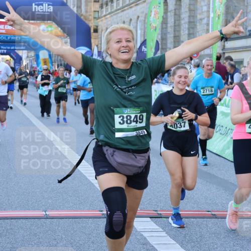 01.09.2024 - BARMER Alsterlauf Strokosch-Dieckow http://msf.ph/oto/6890352 01.09.2024 10:07:05 Ziel 2285, 2547, 2718, 2856, 2946, 2978, 3313, 3849, 4037, 4038, 4161, 4459, 4717, 5227, 5288 meine-sportfotos.de