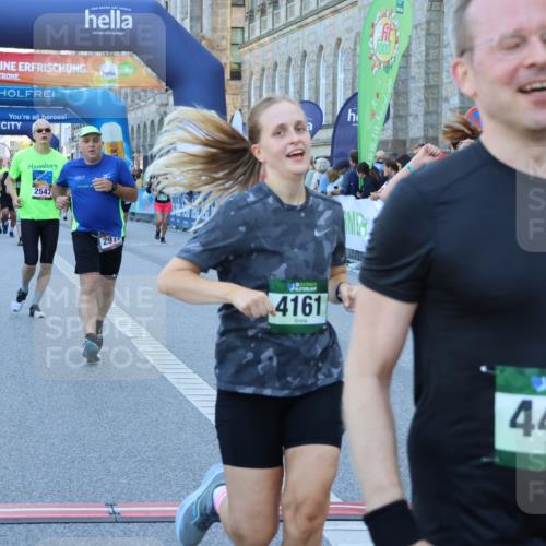 01.09.2024 - BARMER Alsterlauf Strokosch-Dieckow http://msf.ph/oto/6890368 01.09.2024 10:07:12 Ziel 2157, 2298, 2547, 2707, 2772, 2856, 2978, 3120, 3649, 4161, 4409, 4459, 4504, 4717, 5271, 5288, 8129 meine-sportfotos.de