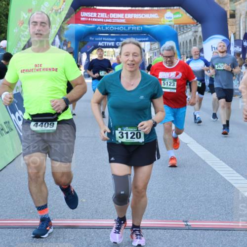 01.09.2024 - BARMER Alsterlauf Strokosch-Dieckow http://msf.ph/oto/6890403 01.09.2024 10:07:22 Ziel 2305, 2317, 2673, 2707, 2772, 2996, 3120, 3153, 3296, 3649, 3657, 4160, 4320, 4409, 4504, 4918, 5110, 5123, 5200, 5239, 5271, 5304, 8129 meine-sportfotos.de