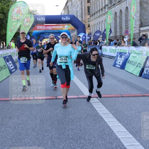 01.09.2024 - BARMER Alsterlauf Strokosch-Dieckow http://msf.ph/oto/6890448 01.09.2024 10:17:45 Ziel 1178, 2362, 2546, 2574, 2575, 2621, 2622, 2842, 2846, 3081, 3110, 3158, 3307, 3406, 3497, 3500, 3532, 3533, 4073, 4442, 4547, 4548, 4586, 4676, 5307 meine-sportfotos.de