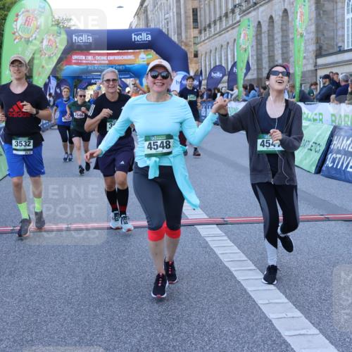 01.09.2024 - BARMER Alsterlauf Strokosch-Dieckow http://msf.ph/oto/6890452 01.09.2024 10:17:45 Ziel 1178, 2362, 2546, 2574, 2575, 2621, 2622, 2842, 2846, 3081, 3110, 3158, 3307, 3406, 3497, 3500, 3532, 3533, 4073, 4442, 4547, 4548, 4586, 4676, 5307 meine-sportfotos.de