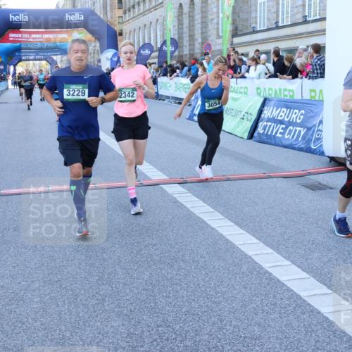 01.09.2024 - BARMER Alsterlauf Strokosch-Dieckow http://msf.ph/oto/6890455 01.09.2024 10:07:52 Ziel 2342, 2400, 2525, 2867, 3054, 3229, 3321, 3335, 3337, 3345, 3358, 3870, 3924, 4065, 4280, 4550, 4733, 4750, 4880, 5104, 5280 meine-sportfotos.de