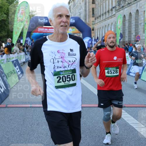 01.09.2024 - BARMER Alsterlauf Strokosch-Dieckow http://msf.ph/oto/6890491 01.09.2024 10:08:07 Ziel 2050, 2367, 2374, 3262, 3584, 3767, 3864, 3964, 4195, 4528, 4570, 4673, 4694, 4919, 8164 meine-sportfotos.de