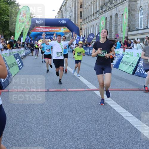 01.09.2024 - BARMER Alsterlauf Strokosch-Dieckow http://msf.ph/oto/6890520 01.09.2024 10:08:20 Ziel 2058, 2264, 2695, 2852, 2896, 2941, 2952, 3084, 3085, 3246, 3381, 3696, 3904, 4007, 4210, 4720, 4786, 5219 meine-sportfotos.de