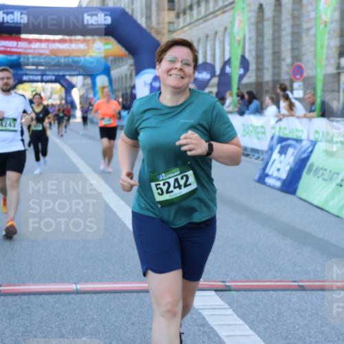 01.09.2024 - BARMER Alsterlauf Strokosch-Dieckow http://msf.ph/oto/6890524 01.09.2024 10:18:23 Ziel 2128, 2972, 3086, 4243, 4346, 4951, 5050, 5090, 5242, 8125 meine-sportfotos.de