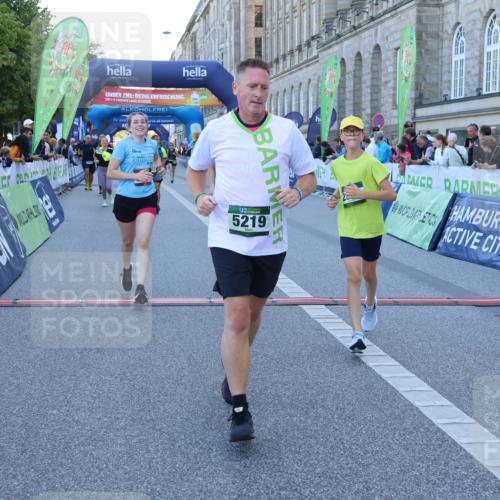 01.09.2024 - BARMER Alsterlauf Strokosch-Dieckow http://msf.ph/oto/6890530 01.09.2024 10:08:22 Ziel 2058, 2148, 2695, 2852, 2896, 2941, 2952, 3084, 3085, 3246, 3381, 3696, 3904, 4007, 4720, 4786, 5219 meine-sportfotos.de