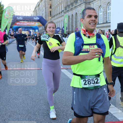 01.09.2024 - BARMER Alsterlauf Strokosch-Dieckow http://msf.ph/oto/6890554 01.09.2024 10:08:28 Ziel 2058, 2063, 2101, 2148, 2694, 2852, 2952, 3224, 3233, 3236, 3246, 3270, 3696, 3904, 4590, 4720, 4786, 8204 meine-sportfotos.de