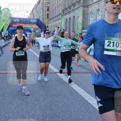 01.09.2024 - BARMER Alsterlauf Strokosch-Dieckow http://msf.ph/oto/6890573 01.09.2024 10:08:36 Ziel 2063, 2101, 2301, 2694, 2781, 2817, 3068, 3224, 3233, 3236, 3270, 4464, 4472, 4590, 5172, 8204 meine-sportfotos.de