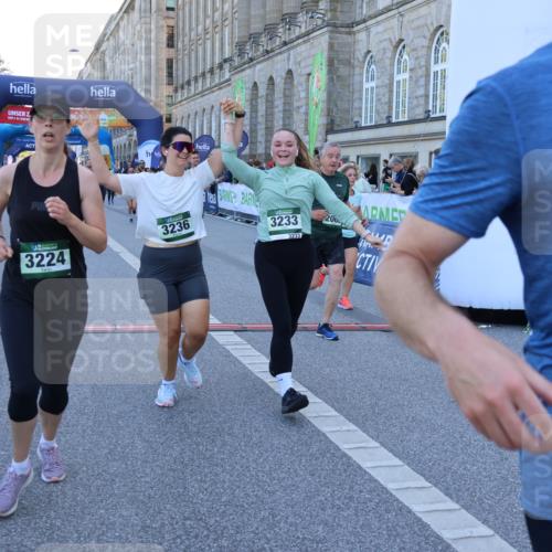 01.09.2024 - BARMER Alsterlauf Strokosch-Dieckow http://msf.ph/oto/6890575 01.09.2024 10:08:37 Ziel 2063, 2101, 2301, 2694, 2781, 2817, 3009, 3068, 3224, 3233, 3236, 3270, 4464, 4472, 5172 meine-sportfotos.de