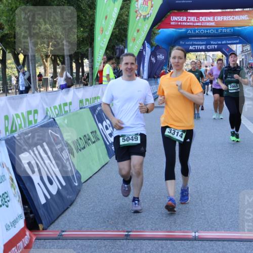 01.09.2024 - BARMER Alsterlauf Strokosch-Dieckow http://msf.ph/oto/6890578 01.09.2024 10:18:42 Ziel 2175, 2241, 2960, 2965, 2980, 3314, 3348, 3349, 3363, 4017, 4642, 4691, 5049 meine-sportfotos.de