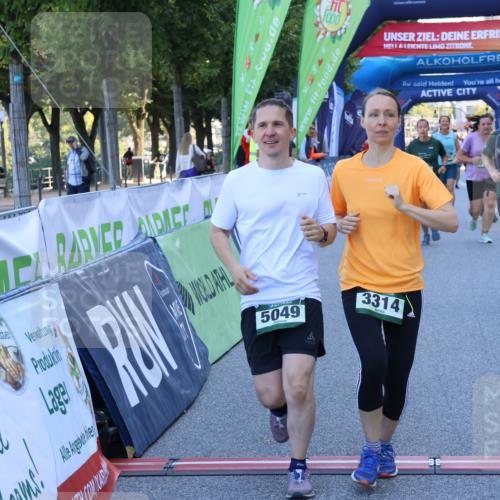 01.09.2024 - BARMER Alsterlauf Strokosch-Dieckow http://msf.ph/oto/6890583 01.09.2024 10:18:43 Ziel 2175, 2241, 2960, 2965, 2980, 3314, 3348, 3349, 3363, 4017, 4642, 4691, 5049 meine-sportfotos.de