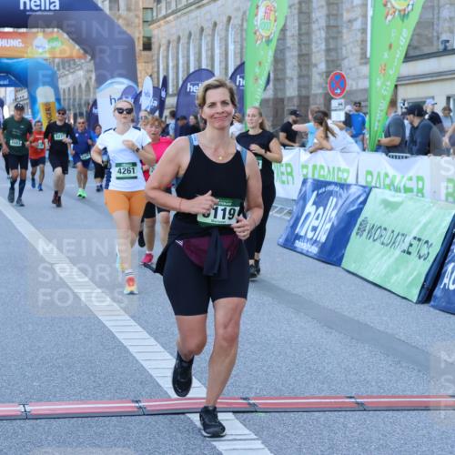 01.09.2024 - BARMER Alsterlauf Strokosch-Dieckow http://msf.ph/oto/6890637 01.09.2024 10:19:08 Ziel 2002, 2083, 2300, 2448, 2459, 2460, 2683, 4261, 4347, 4348, 4707, 4810, 5119, 8271 meine-sportfotos.de