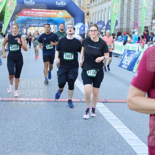 01.09.2024 - BARMER Alsterlauf Strokosch-Dieckow http://msf.ph/oto/6890659 01.09.2024 10:09:21 Ziel 2757, 2795, 2796, 2857, 3450, 3486, 3901, 3982, 4050, 4072, 4120, 4196, 4396, 4397, 4468, 4496, 4531, 4579, 4585, 4610, 5233, 8239 meine-sportfotos.de