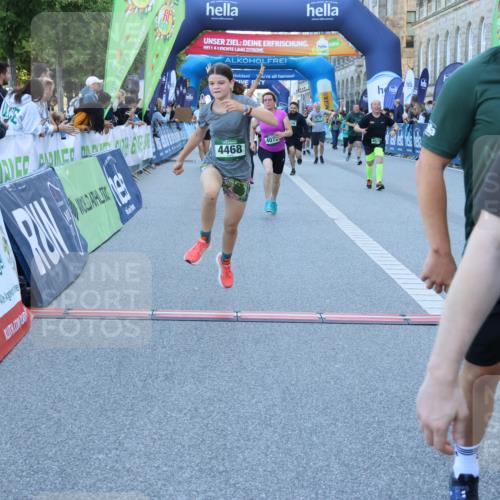 01.09.2024 - BARMER Alsterlauf Strokosch-Dieckow http://msf.ph/oto/6890666 01.09.2024 10:09:24 Ziel 2757, 2795, 2796, 3486, 3829, 3830, 3901, 4072, 4196, 4331, 4396, 4397, 4468, 4496, 4531, 4579, 4585, 4610, 4711, 5233, 8239 meine-sportfotos.de